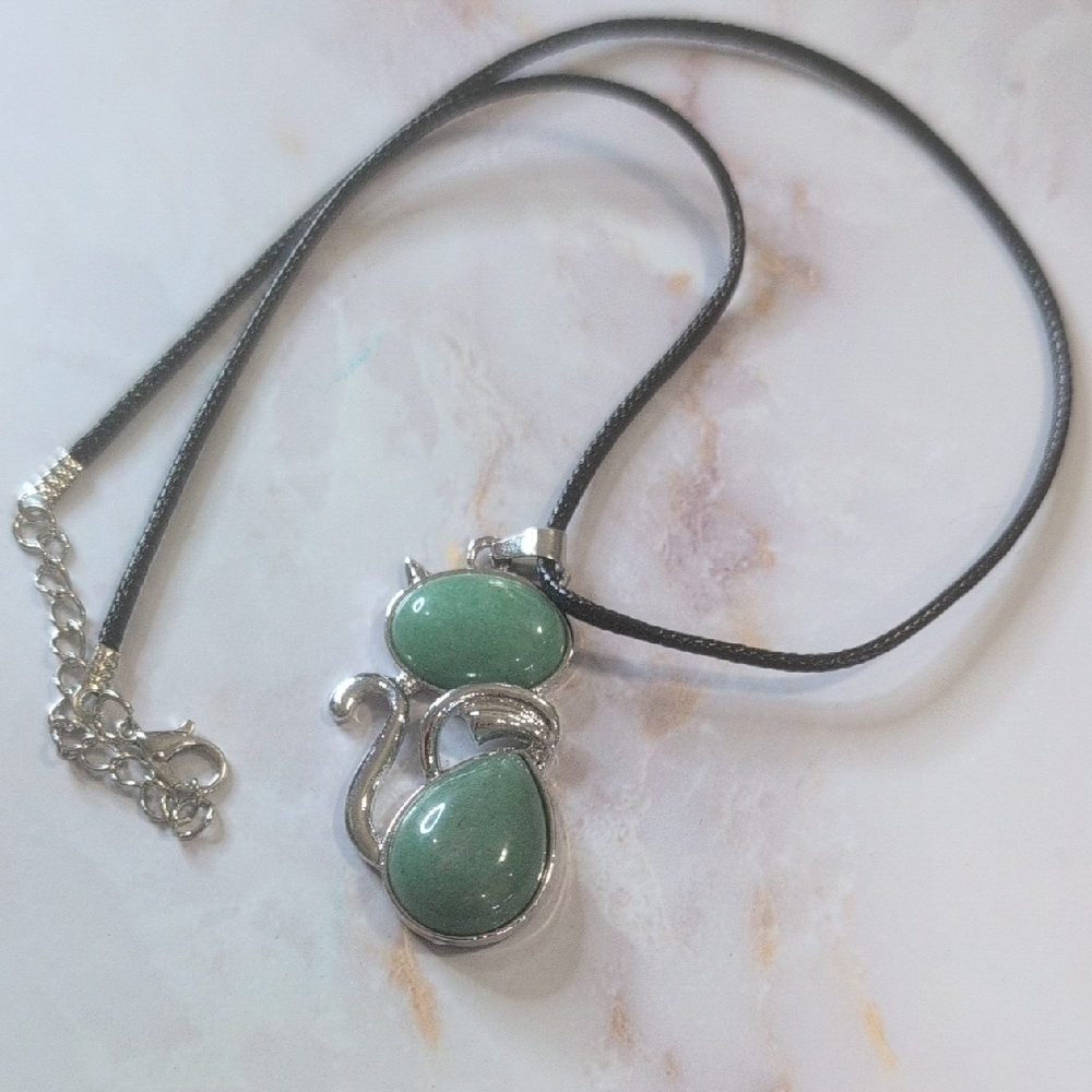 Chic Green Cat Pendant Necklace with Silver Accents